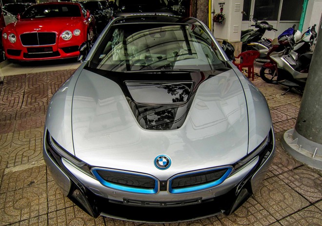 BMW i8 màu bạc đầu tiên giá 55 tỷ đồng ở Sài Gòn